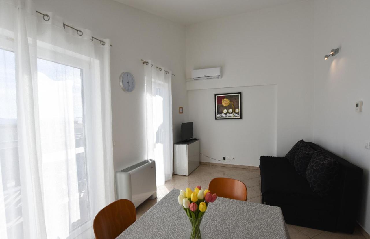 Apartments Karmen I プリモシュテン エクステリア 写真