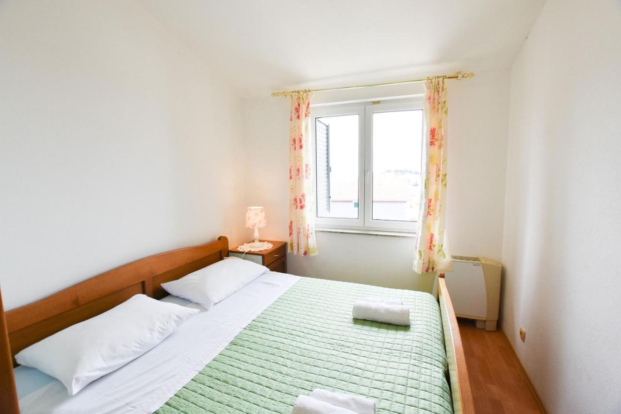 Apartments Karmen I プリモシュテン エクステリア 写真