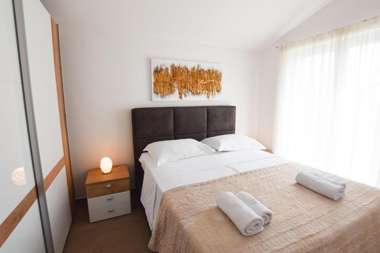 Apartments Karmen I プリモシュテン エクステリア 写真