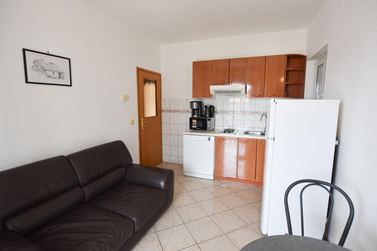 Apartments Karmen I プリモシュテン エクステリア 写真